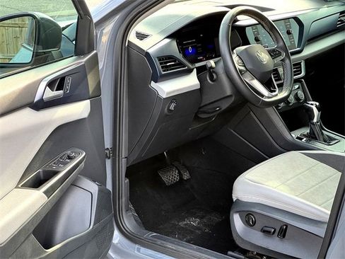 Used 2022 Volkswagen Taos SE image 11