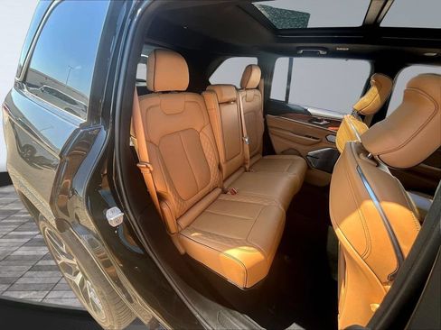 Used 2023 Jeep Grand Cherokee Summit AWD/4WD image 27