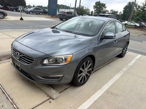 Used 2018 Volvo S60 T5 Inscription FWD image 3