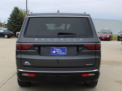 Used 2022 Jeep Wagoneer Series II AWD/4WD image 6
