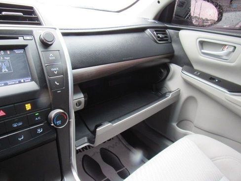 Used 2017 Toyota Camry LE FWD image 32