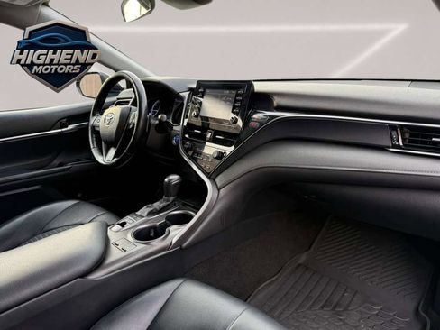 Used 2021 Toyota Camry SE w/ Cold Weather Package image 29