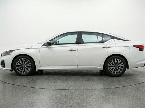 Used 2025 Nissan Altima 2.5 SV image 5
