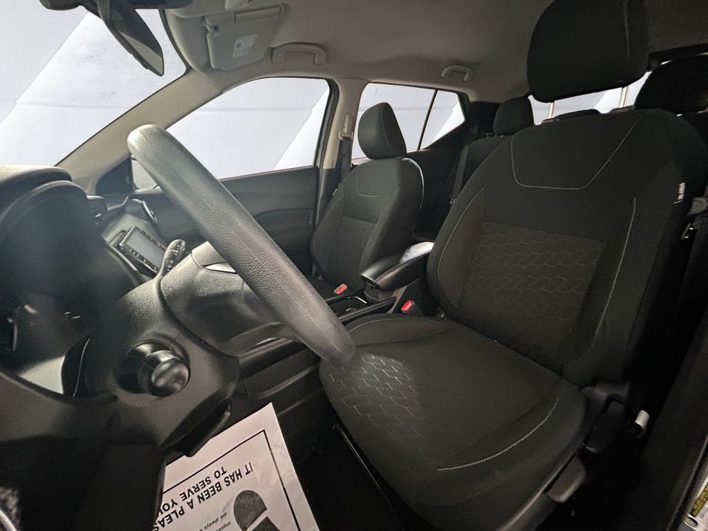 Used 2024 Nissan Kicks SV FWD image 8