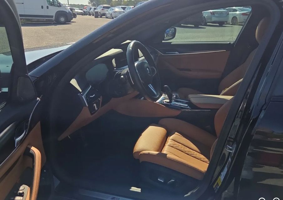 Used 2023 BMW 530e w/ M Sport Package RWD image 8