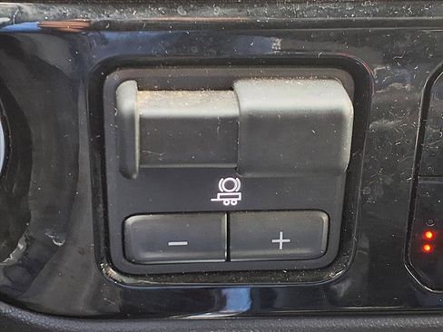 Used 2022 Chevrolet Silverado 1500 RST image 6