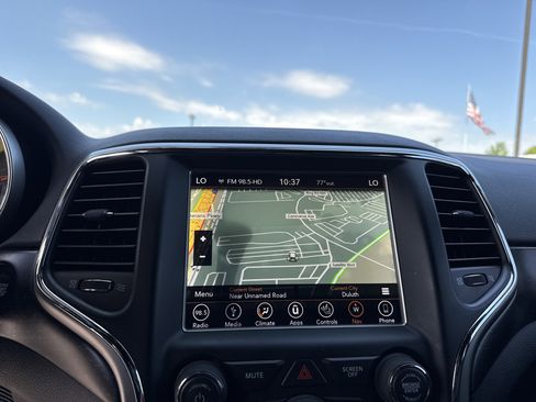 Used 2018 Jeep Grand Cherokee Altitude AWD/4WD image 24