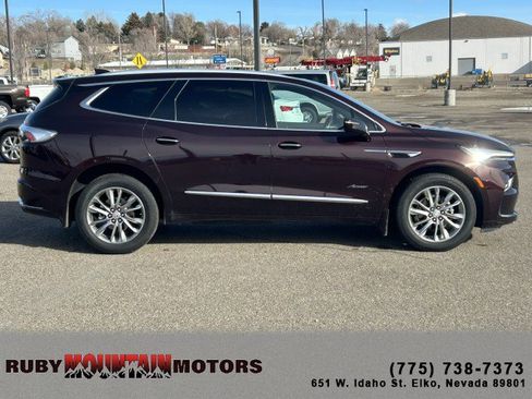 Used 2023 Buick Enclave Avenir image 8