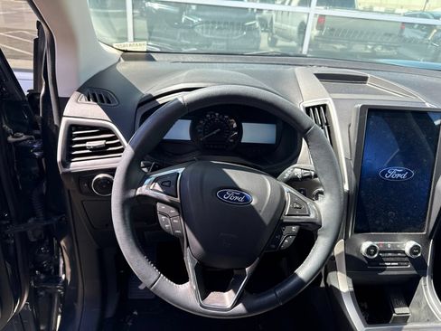 Used 2024 Ford Edge SEL w/ Convenience Package AWD/4WD image 8