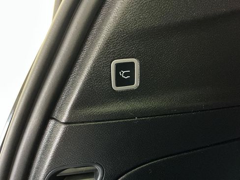 Used 2025 Chrysler Pacifica Select FWD image 16