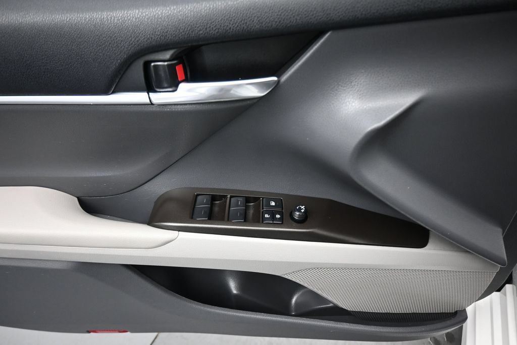 Used 2023 Toyota Camry SE FWD image 10