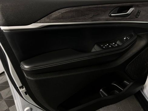 Used 2024 Jeep Grand Cherokee L Limited w/ Luxury Tech Group II image 25