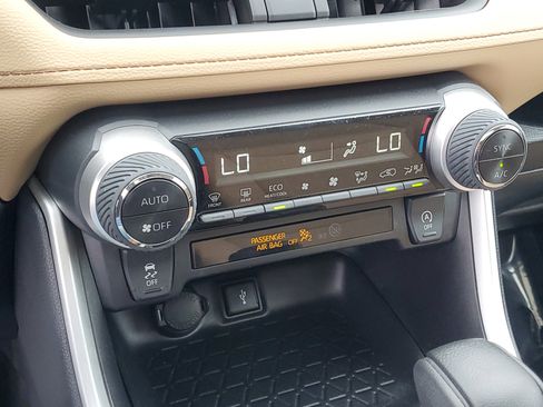 Used 2022 Toyota RAV4 XLE w/ Convenience Package image 29