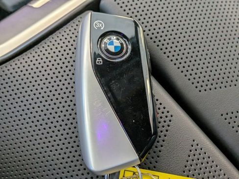 Used 2024 BMW 760i xDrive w/ Premium Package 2 image 25