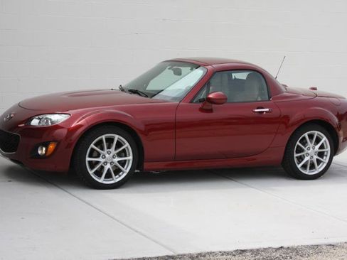 Used 2009 MAZDA MX-5 Miata Grand Touring w/ Premium Pkg RWD image 36