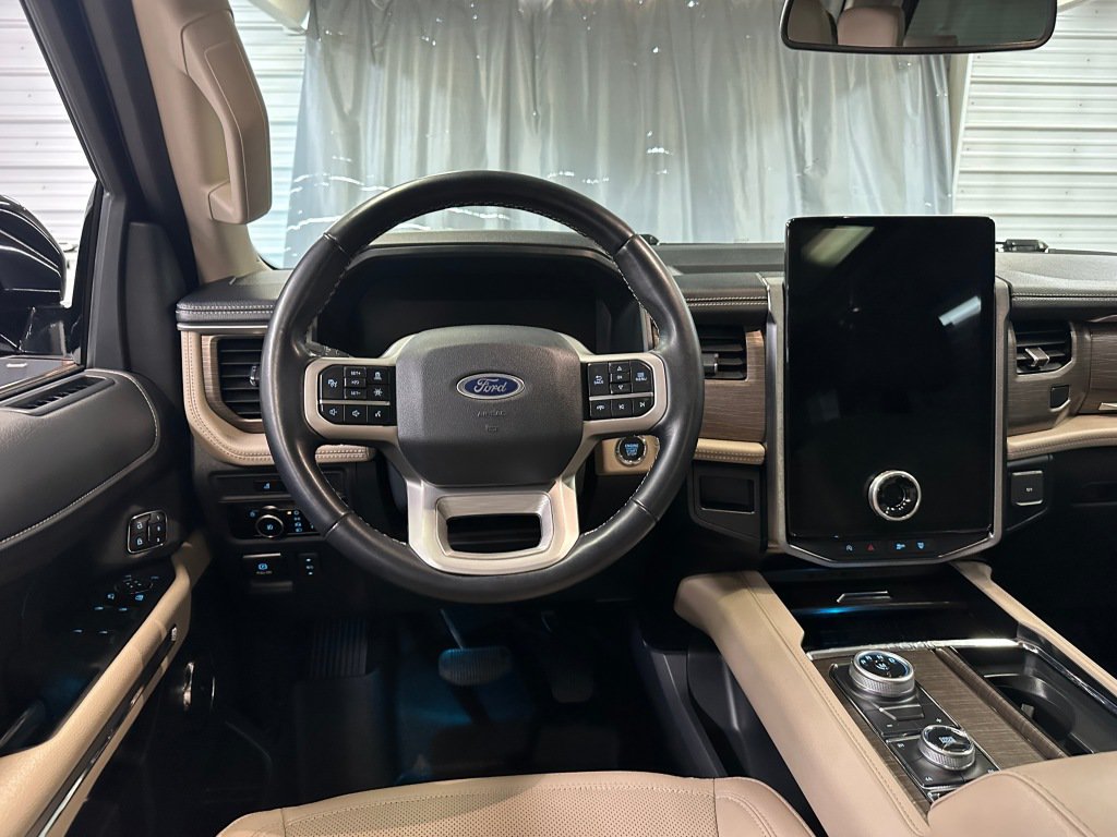 Used 2024 Ford Expedition Limited AWD/4WD image 2