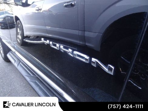 Used 2023 GMC Yukon SLT w/ SLT Luxury Package RWD image 16