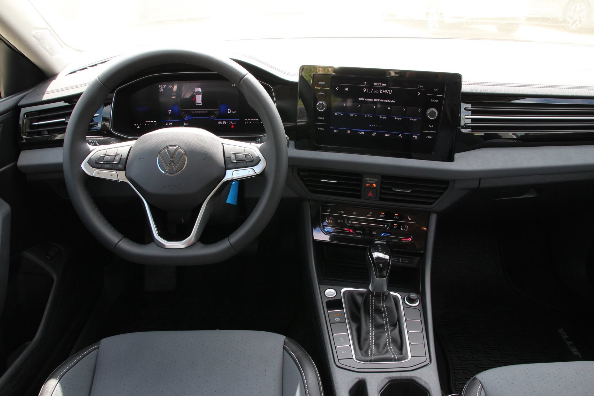 Certified 2026 Volkswagen Jetta SE FWD image 21