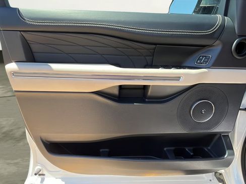 Used 2024 Ford Expedition Platinum AWD/4WD image 15