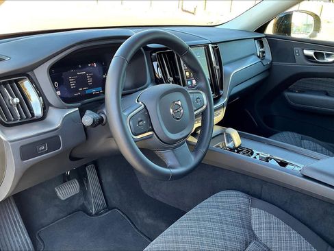Used 2025 Volvo XC60 B5 Core w/ Protection Package Premier image 17