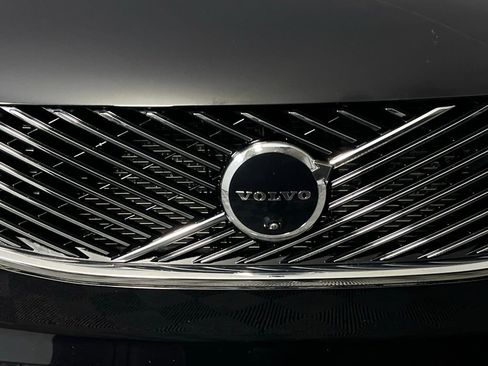 Used 2025 Volvo XC90 B6 Plus image 13