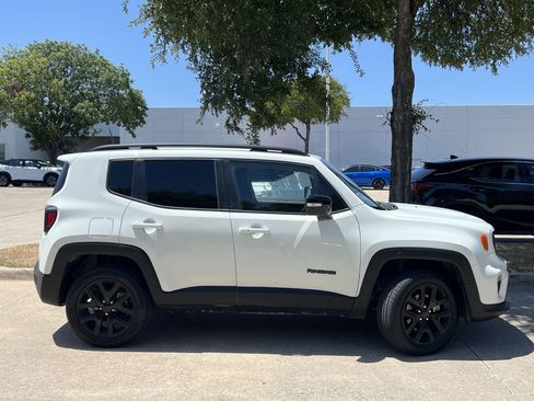 Used 2023 Jeep Renegade Altitude w/ Convenience Group I AWD/4WD image 3