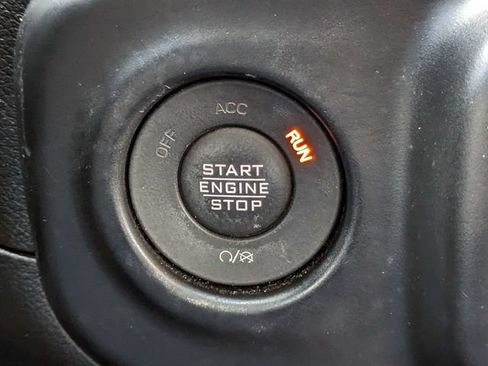 Used 2022 Jeep Wrangler Unlimited Sahara AWD/4WD image 28
