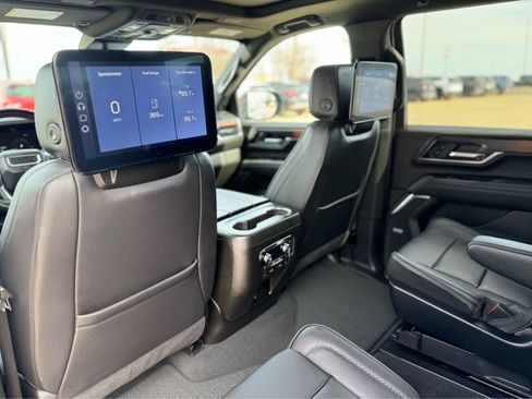 Used 2025 GMC Yukon Denali w/ Denali Reserve Package image 12