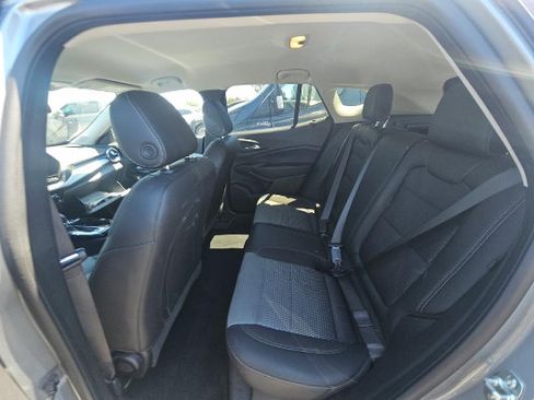 Used 2025 Chevrolet Trax LT FWD image 7