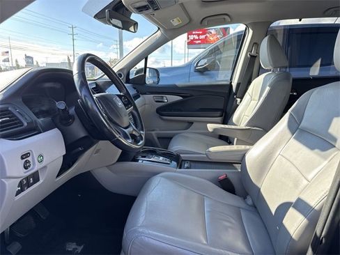 Used 2019 Honda Pilot Touring image 12