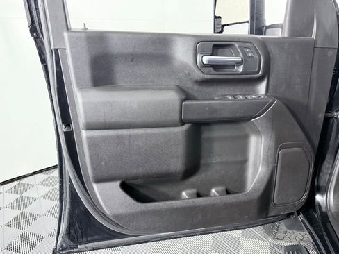 Used 2022 Chevrolet Silverado 2500 Custom w/ Custom Convenience Package image 9