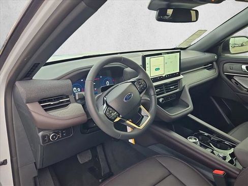 New 2026 Ford Explorer Platinum image 3