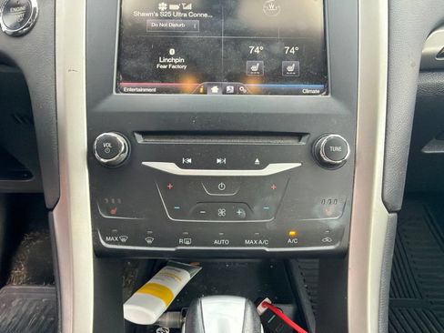 Used 2014 Ford Fusion SE w/ Equipment Group 502A FWD image 22