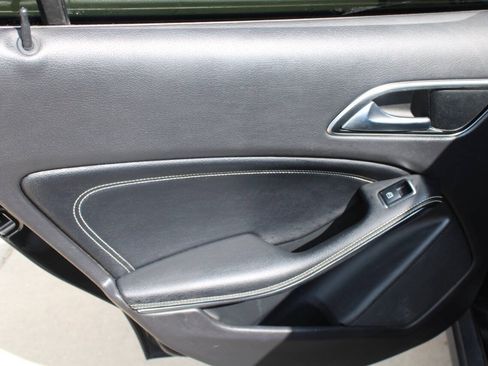 Used 2019 Mercedes-Benz GLA 250 4MATIC image 14
