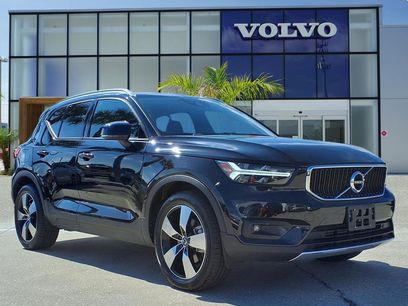 Used 2021 Volvo XC40 T5 Momentum w/ Premium Package