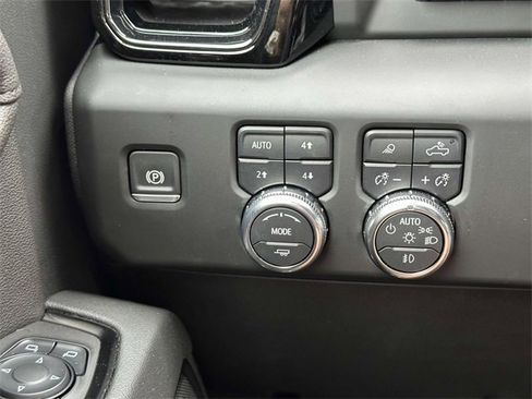 Used 2024 GMC Sierra 1500 AT4 w/ Technology Package image 27