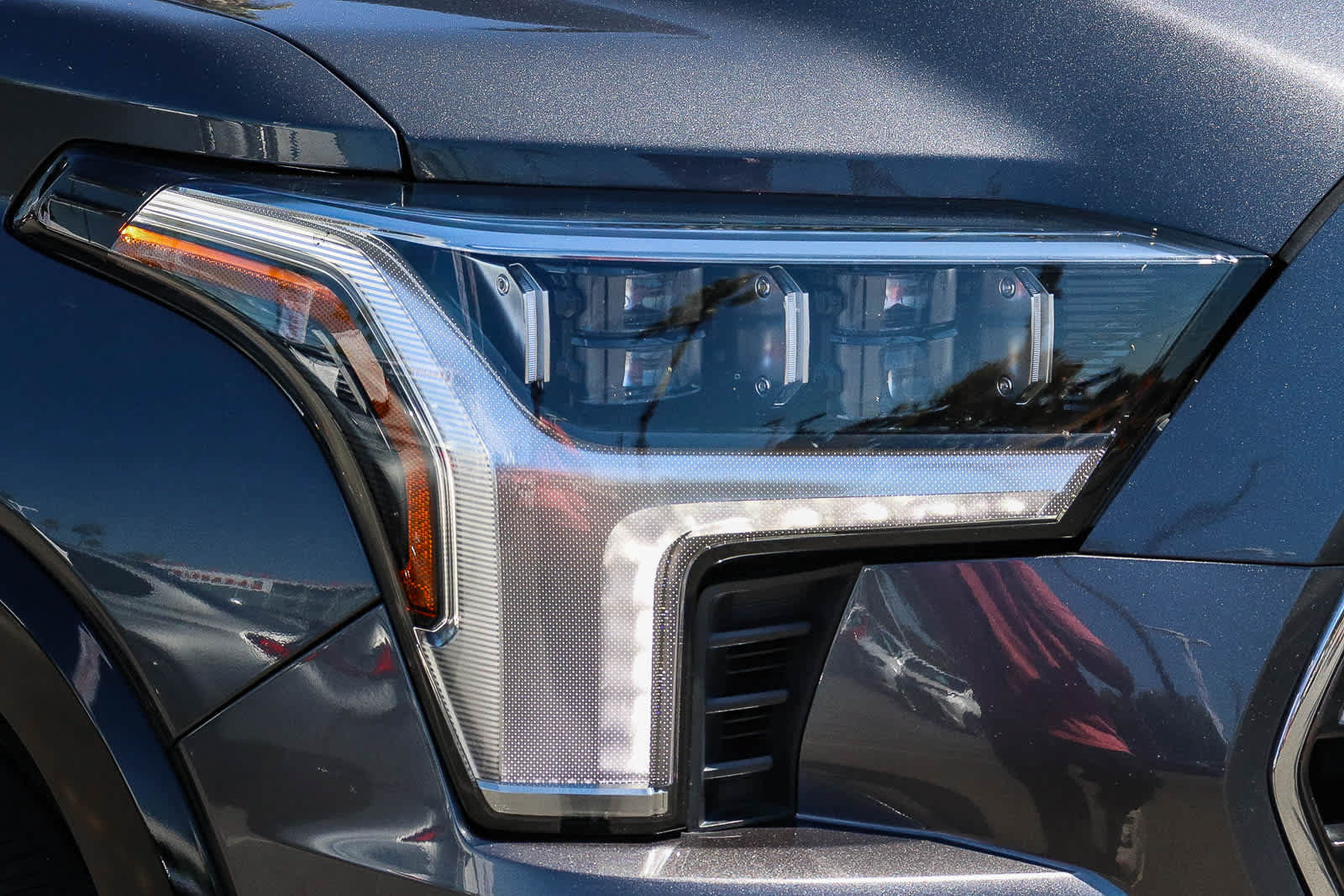 Used 2024 Toyota Sequoia Platinum AWD/4WD image 4