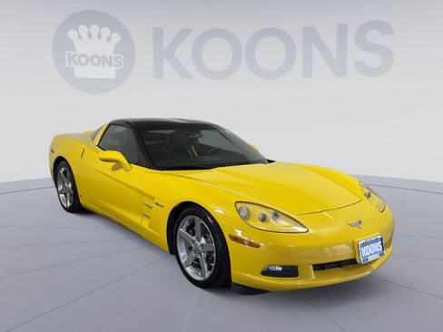 Used 2006 Chevrolet Corvette Coupe w/ Performance Package RWD image 10