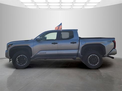 Used 2025 Toyota Tacoma TRD Sport image 7