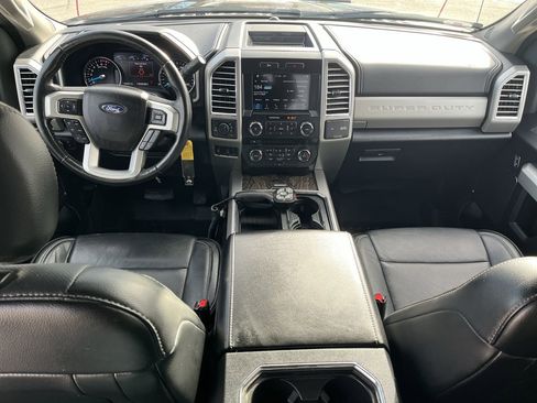 Used 2017 Ford F250 Lariat w/ Chrome Package image 4