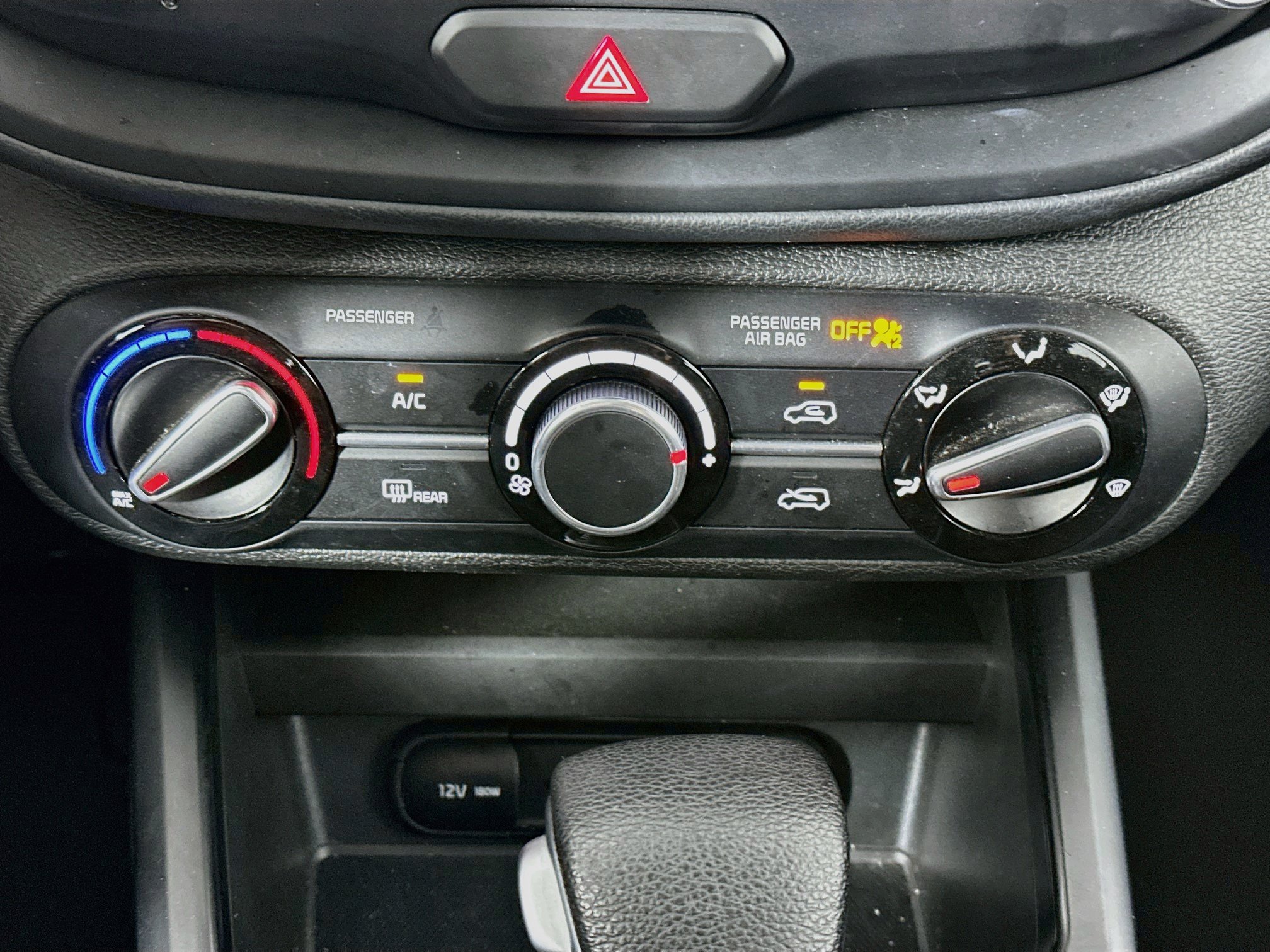 Used 2025 Kia Soul LX w/ LX Technology Package FWD image 24