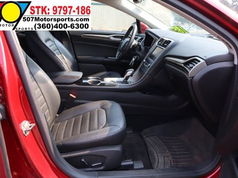 Used 2013 Ford Fusion SE FWD image 19