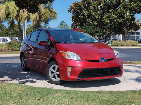 Used 2015 Toyota Prius Two FWD image 2