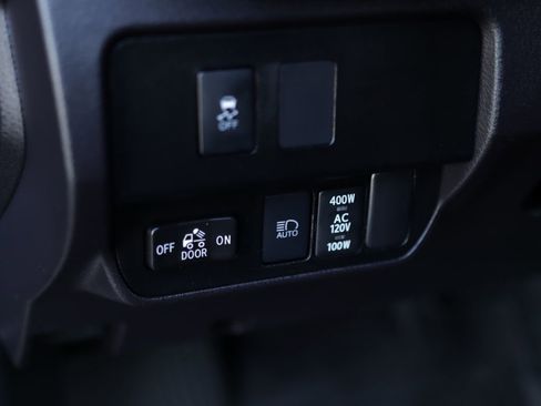Used 2022 Toyota Tacoma TRD Off-Road w/ TRD Premium Off Road Package AWD/4WD image 10