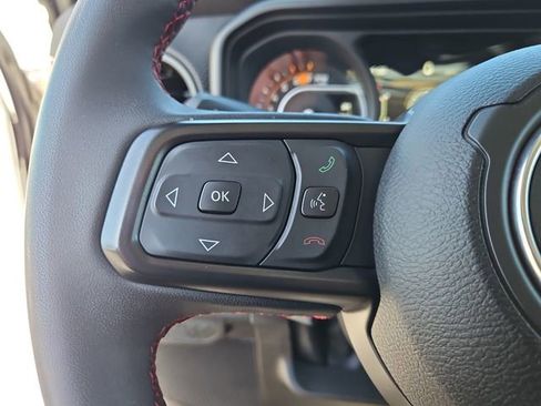 Used 2025 Jeep Wrangler Unlimited Rubicon image 23