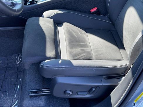 Certified 2025 Volvo XC40 B5 Plus image 23