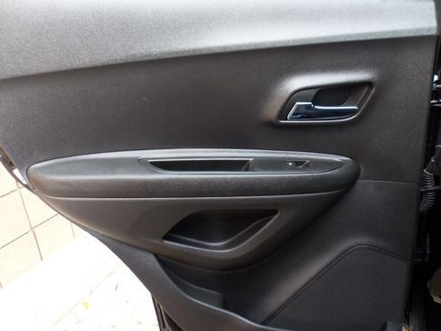 Used 2019 Chevrolet Trax LS image 45