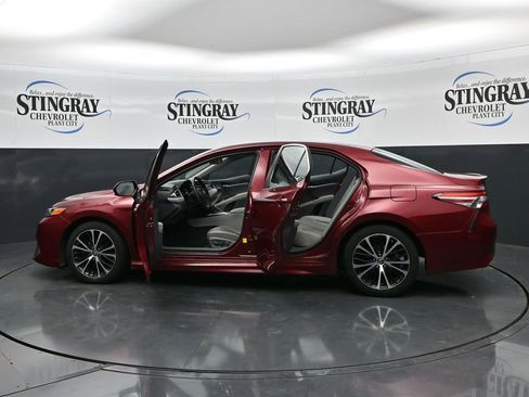 Used 2018 Toyota Camry SE w/ Moonroof Package FWD image 46