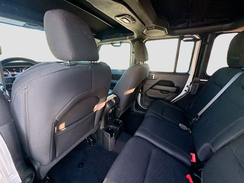 Used 2022 Jeep Wrangler Unlimited Sahara image 26