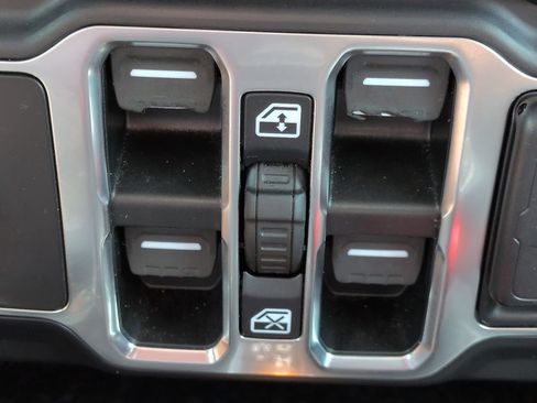 Used 2021 Jeep Gladiator Sport AWD/4WD image 23
